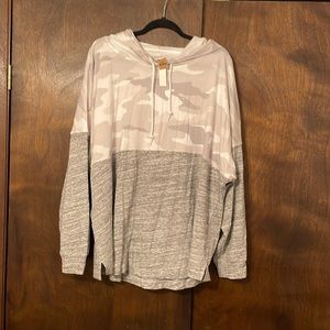 Brand new with tags. XXL VS Pink hooded tshirt